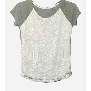 MAURICES SHORT SLV ROUND NECK FRONT LACE BLOUSE, WOMENS, M, GREY & WHITE LACE